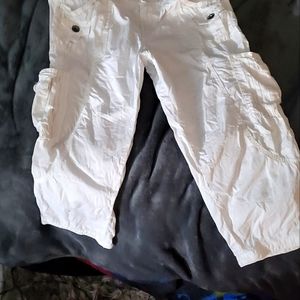 White Union Bay cargo shorts/capr button and zipper front cotton blend